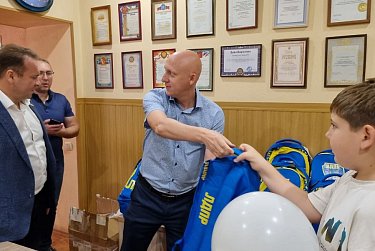Помогаем собрать детей в школу